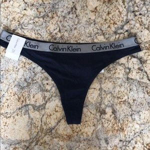 Calvin Klein women’s classic thong, Dark Blue, L
